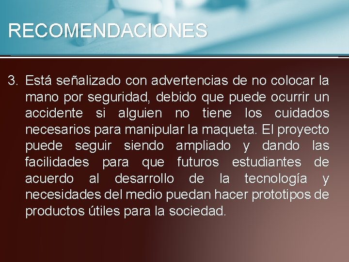 RECOMENDACIONES 3. Está señalizado con advertencias de no colocar la mano por seguridad, debido