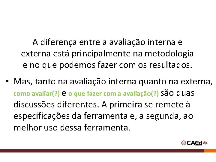 A diferença entre a avaliação interna e externa está principalmente na metodologia e no