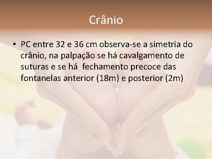 Crânio • PC entre 32 e 36 cm observa-se a simetria do crânio, na