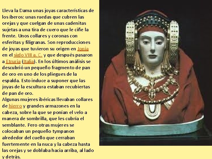 Lleva la Dama unas joyas características de los íberos: unas ruedas que cubren las
