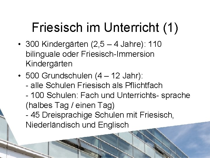 Friesisch im Unterricht (1) • 300 Kindergärten (2, 5 – 4 Jahre): 110 bilinguale