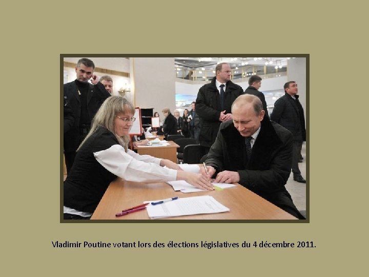 Vladimir Poutine votant lors des élections législatives du 4 décembre 2011. 