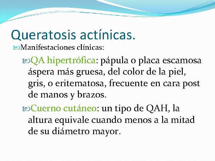 Queratosis actínicas. Manifestaciones clínicas: QA hipertrófica: pápula o placa escamosa áspera más gruesa, del