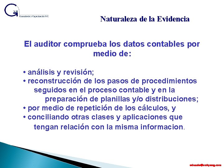 Naturaleza de la Evidencia El auditor comprueba los datos contables por medio de: •