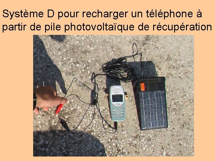 Système D pour recharger un téléphone à partir de pile photovoltaïque de récupération 