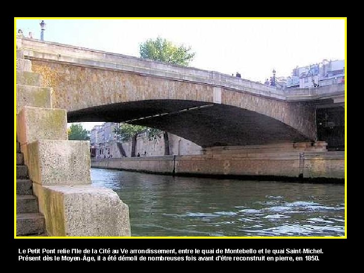 Le Petit Pont relie l'Ile de la Cité au Ve arrondissement, entre le quai