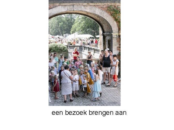 een bezoek brengen aan 