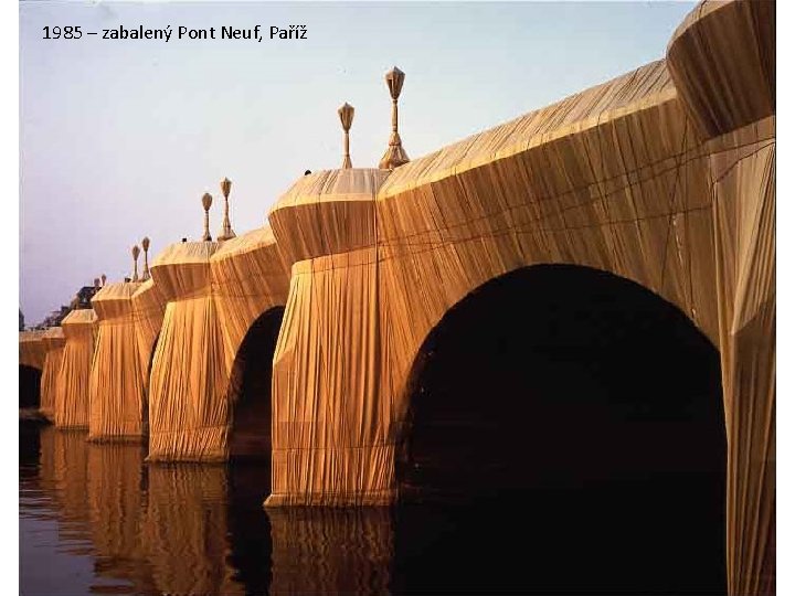 1985 – zabalený Pont Neuf, Paříž 