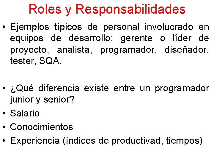 Roles y Responsabilidades • Ejemplos típicos de personal involucrado en equipos de desarrollo: gerente Roles y Responsabilidades • Ejemplos típicos de personal involucrado en equipos de desarrollo: gerente
