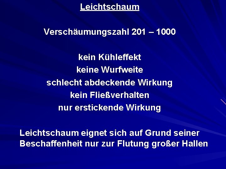 Leichtschaum Verschäumungszahl 201 – 1000 kein Kühleffekt keine Wurfweite schlecht abdeckende Wirkung kein Fließverhalten