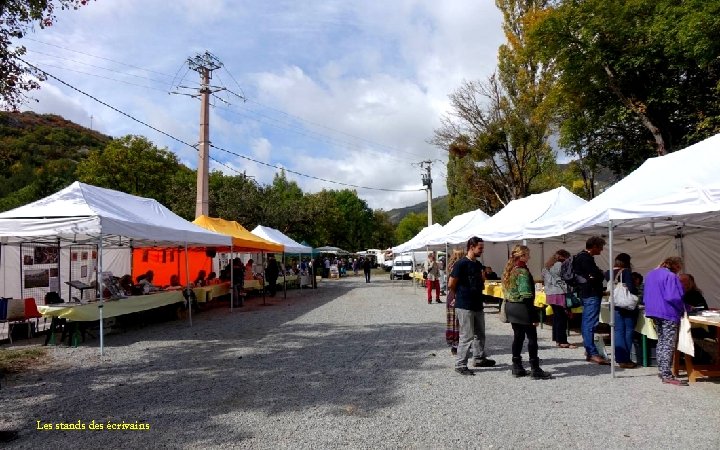 Les stands des écrivains 