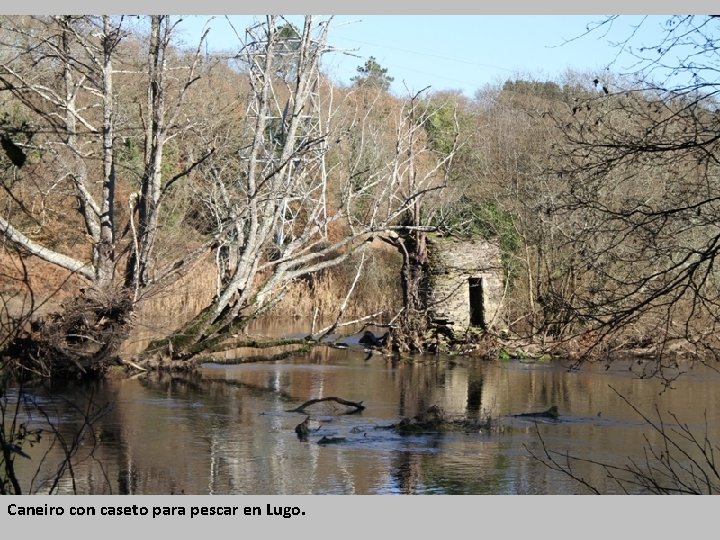 Caneiro con caseto para pescar en Lugo. 