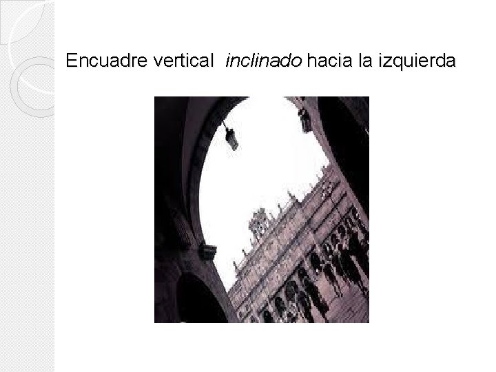 Encuadre vertical inclinado hacia la izquierda Encuadre vertical inclinado hacia la izquierda