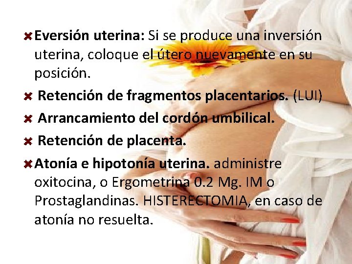 Eversión uterina: Si se produce una inversión uterina, coloque el útero nuevamente en su Eversión uterina: Si se produce una inversión uterina, coloque el útero nuevamente en su