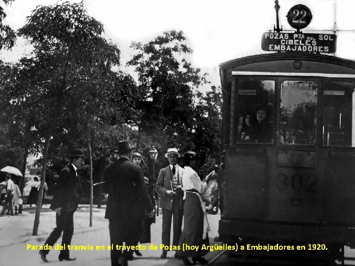 Parada del tranvía en el trayecto de Pozas (hoy Argüelles) a Embajadores en 1920.