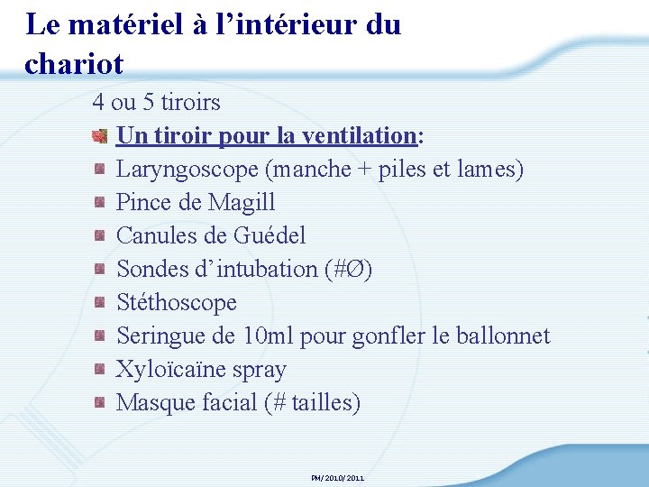 Le matériel à l’intérieur du chariot 4 ou 5 tiroirs Un tiroir pour la
