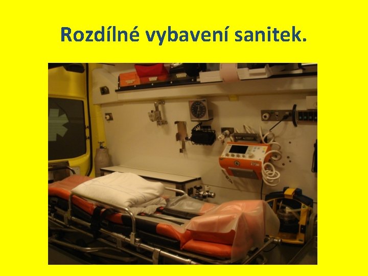 Rozdílné vybavení sanitek. 