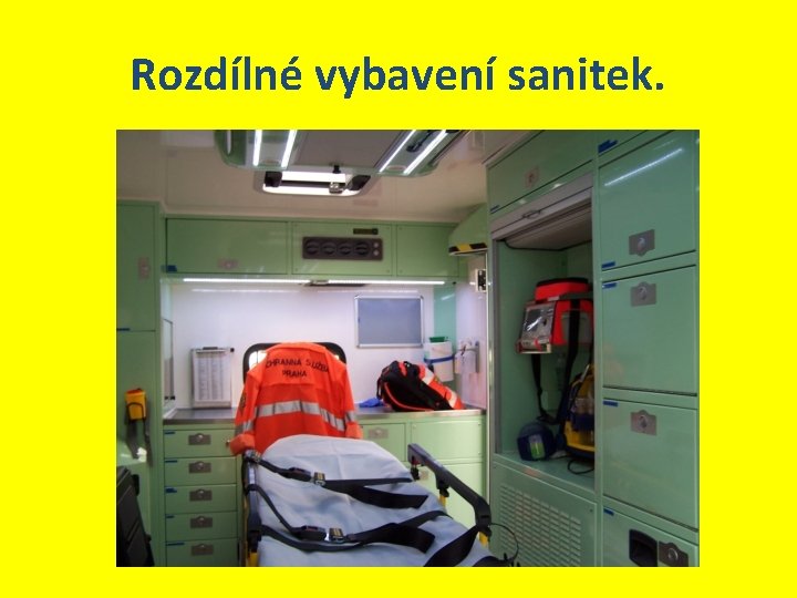 Rozdílné vybavení sanitek. 