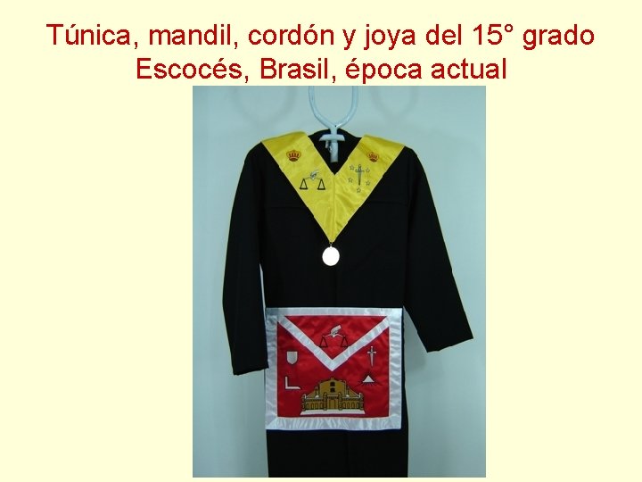 Túnica, mandil, cordón y joya del 15° grado Escocés, Brasil, época actual Túnica, mandil, cordón y joya del 15° grado Escocés, Brasil, época actual