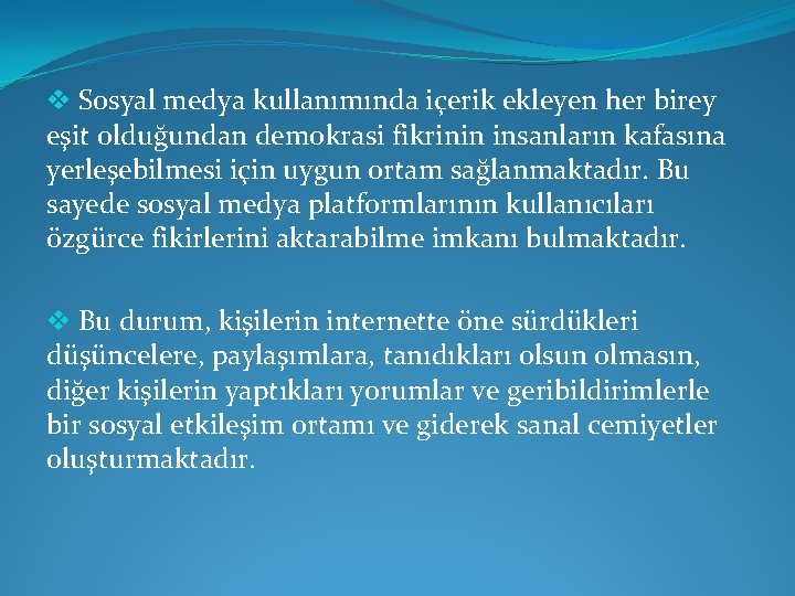 v Sosyal medya kullanımında içerik ekleyen her birey eşit olduğundan demokrasi fikrinin insanların kafasına