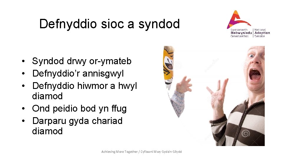 Defnyddio sioc a syndod • Syndod drwy or-ymateb • Defnyddio’r annisgwyl • Defnyddio hiwmor