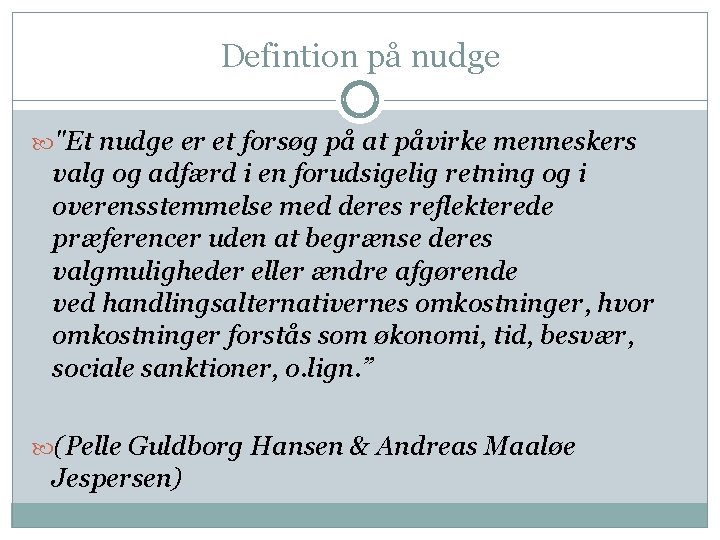 Defintion på nudge "Et nudge er et forsøg på at påvirke menneskers valg og