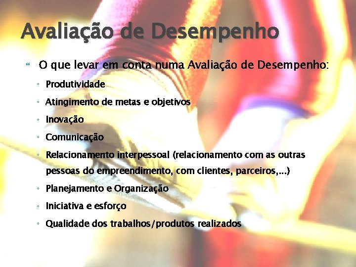 Avaliação de Desempenho O que levar em conta numa Avaliação de Desempenho: ◦ Produtividade