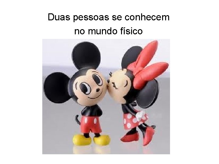 Duas pessoas se conhecem no mundo físico 