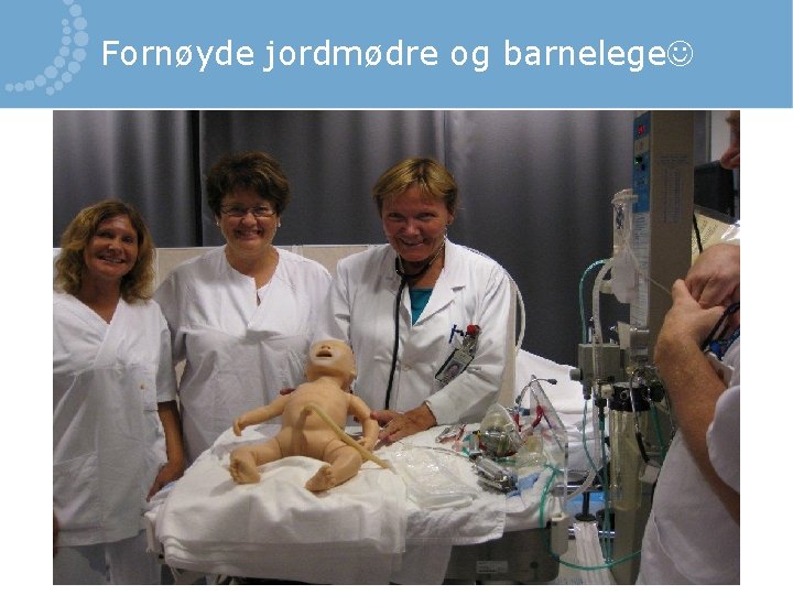 Fornøyde jordmødre og barnelege 