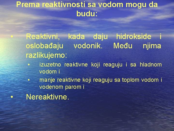 Prema reaktivnosti sa vodom mogu da budu: • Reaktivni, kada daju hidrokside i oslobađaju