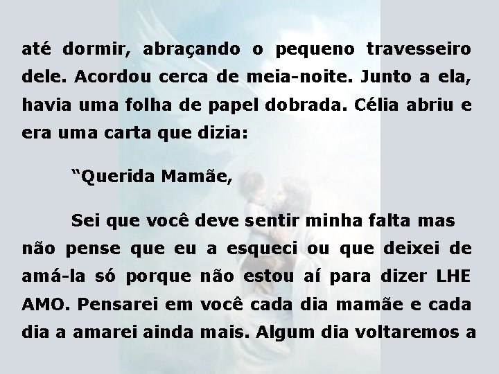 até dormir, abraçando o pequeno travesseiro dele. Acordou cerca de meia-noite. Junto a ela,