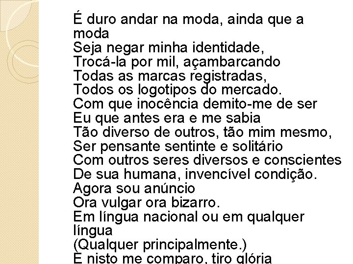 É duro andar na moda, ainda que a moda Seja negar minha identidade, Trocá-la