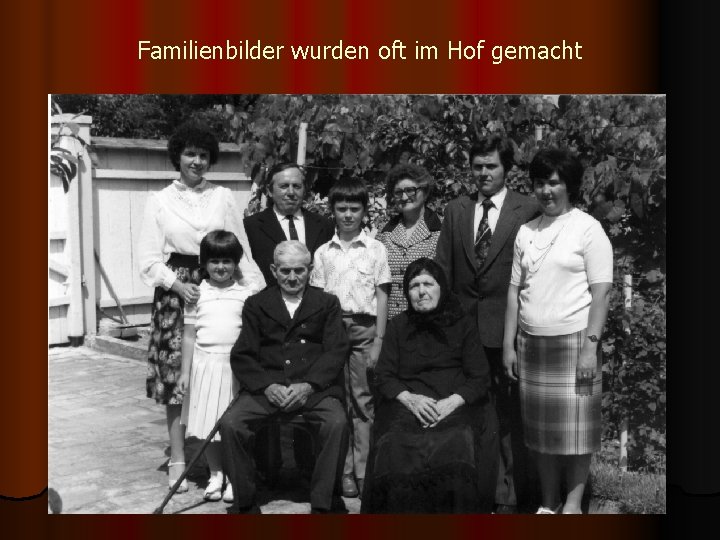 Familienbilder wurden oft im Hof gemacht 