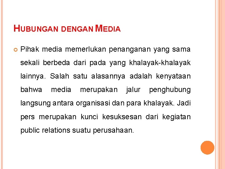 HUBUNGAN DENGAN MEDIA Pihak media memerlukan penanganan yang sama sekali berbeda dari pada yang HUBUNGAN DENGAN MEDIA Pihak media memerlukan penanganan yang sama sekali berbeda dari pada yang