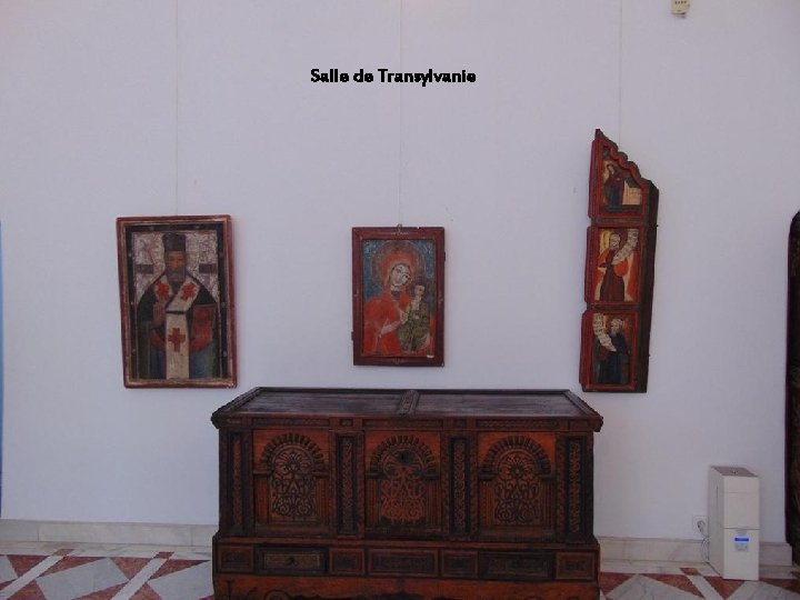 Salle de Transylvanie L'ancienne chambre à coucher de Constantin Brâncoveanu, l'actuelle Salle Transylvanienne, est