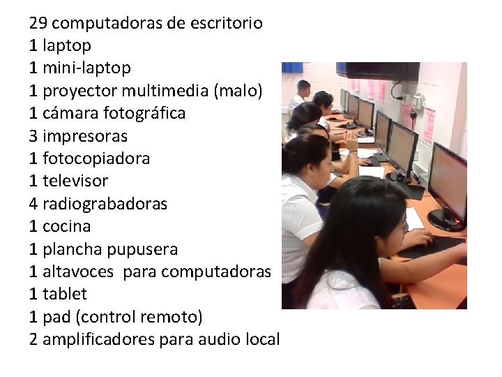 29 computadoras de escritorio 1 laptop 1 mini-laptop 1 proyector multimedia (malo) 1 cámara