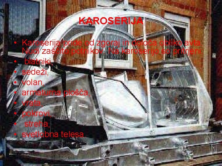 KAROSERIJA • Karoserija pride od zgoraj in določa obliko avta. Nudi zaščito potnikov. Na