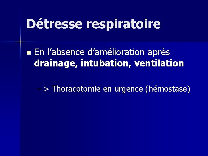 Détresse respiratoire n En l’absence d’amélioration après drainage, intubation, ventilation – > Thoracotomie en