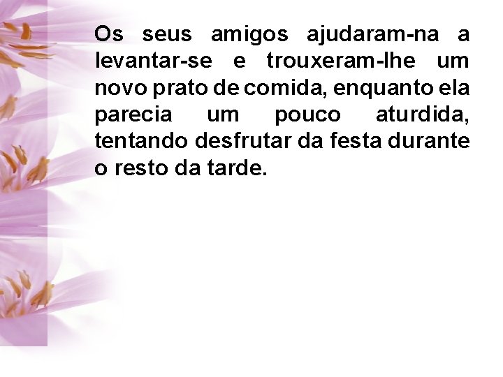 Os seus amigos ajudaram-na a levantar-se e trouxeram-lhe um novo prato de comida, enquanto