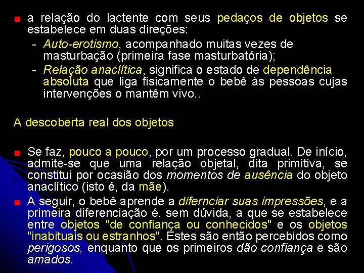 a relação do lactente com seus pedaços de objetos se estabelece em duas direções: