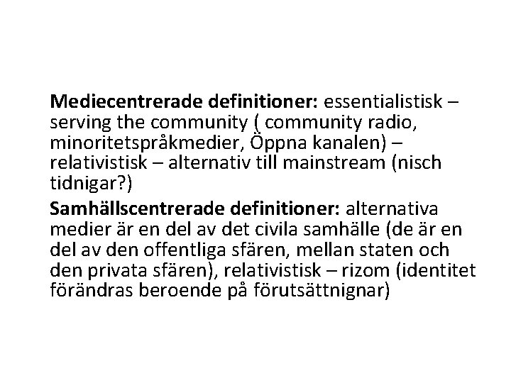 Mediecentrerade definitioner: essentialistisk – serving the community ( community radio, minoritetspråkmedier, Öppna kanalen) –