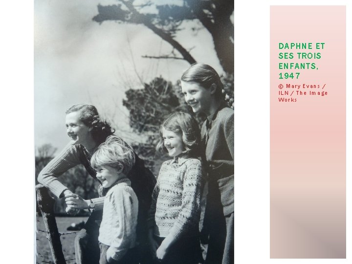 DAPHNE ET SES TROIS ENFANTS, 1947 © Mary Evans / ILN / The Image