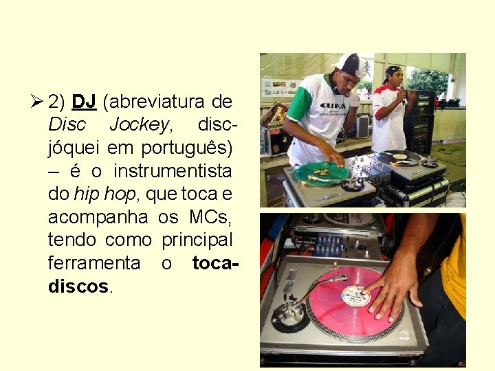 Ø 2) DJ (abreviatura de Disc Jockey, discjóquei em português) – é o instrumentista