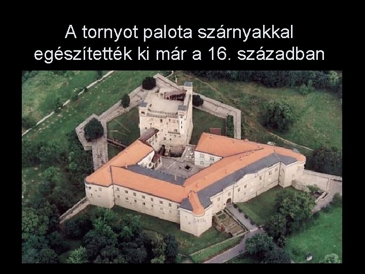 A tornyot palota szárnyakkal egészítették ki már a 16. században 