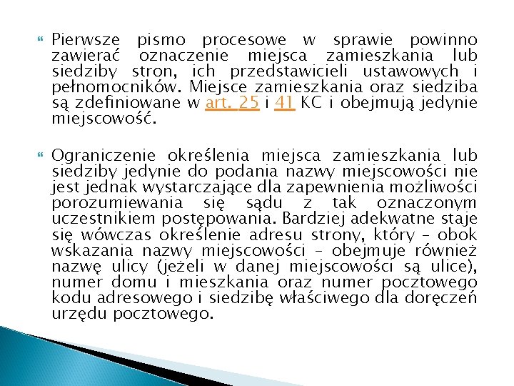  Pierwsze pismo procesowe w sprawie powinno zawierać oznaczenie miejsca zamieszkania lub siedziby stron,