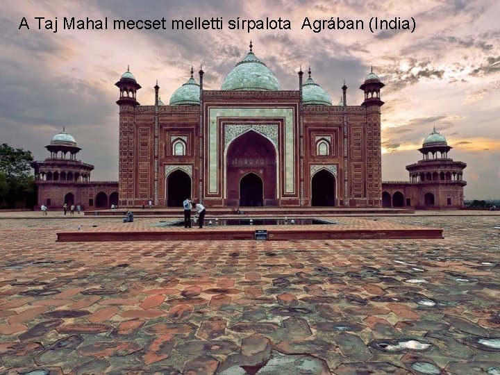 A Taj Mahal mecset melletti sírpalota Agrában (India) 