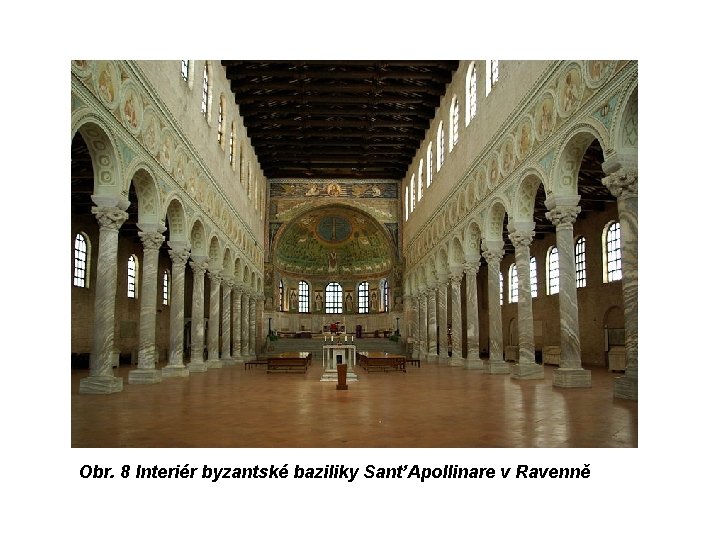 Obr. 8 Interiér byzantské baziliky Sant’Apollinare v Ravenně 