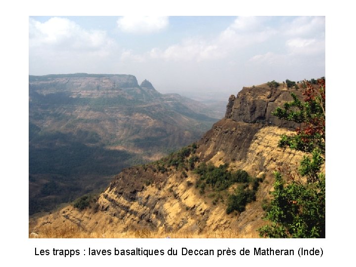 Les trapps : laves basaltiques du Deccan près de Matheran (Inde) Les trapps : laves basaltiques du Deccan près de Matheran (Inde)