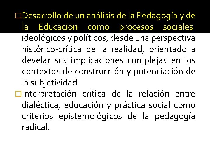 �Desarrollo de un análisis de la Pedagogía y de la Educación como procesos sociales,