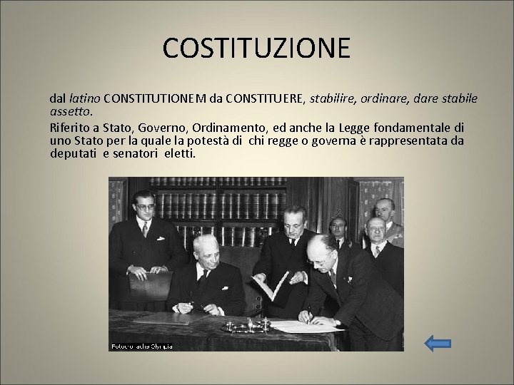 COSTITUZIONE dal latino CONSTITUTIONEM da CONSTITUERE, stabilire, ordinare, dare stabile assetto. Riferito a Stato,